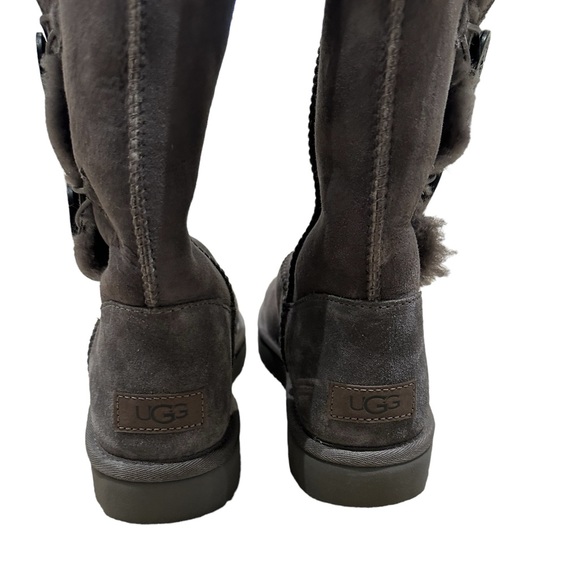 Women’s UGG Bailey Button Triplet II Boot - Picture 5 of 8